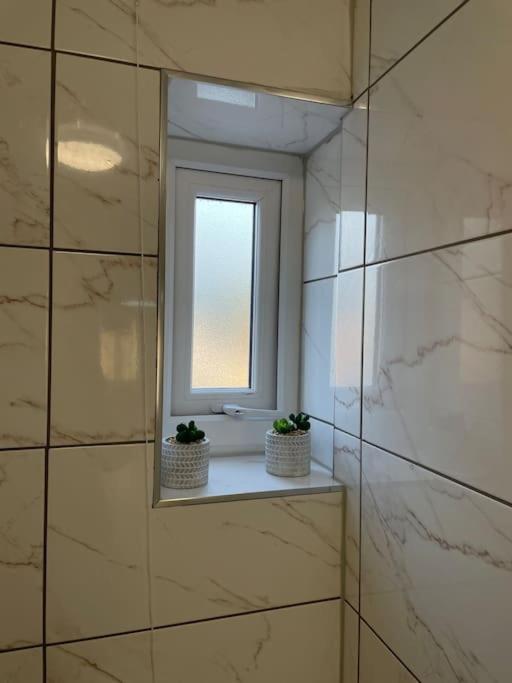 Modern 1 Bed Apartment In The City Centre Of Derby Buitenkant foto