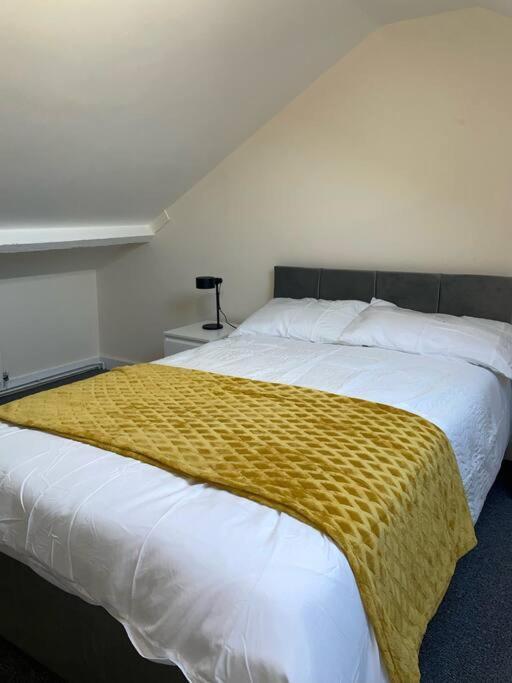 Modern 1 Bed Apartment In The City Centre Of Derby Buitenkant foto