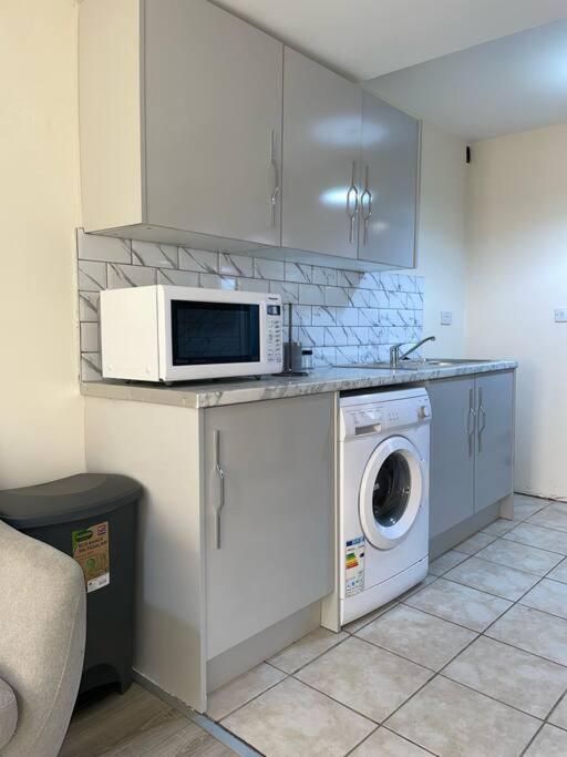 Modern 1 Bed Apartment In The City Centre Of Derby Buitenkant foto