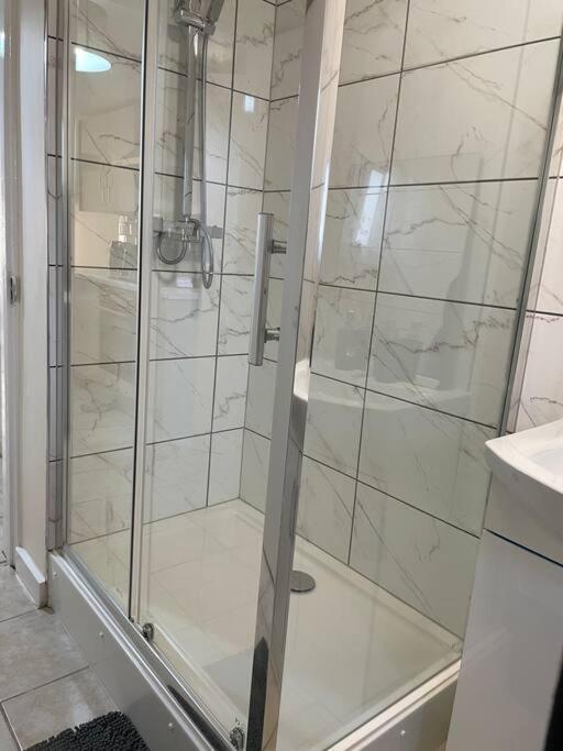Modern 1 Bed Apartment In The City Centre Of Derby Buitenkant foto